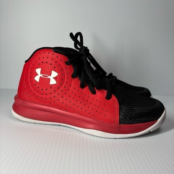 Under Armour Other - Under Armour Shoes Boys 2 Jet Lace Up Basketball High Tops Youth Sports Training